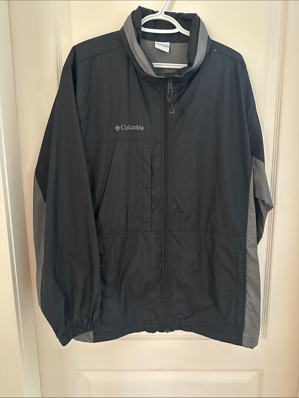 Men’s Columbia windbreaker